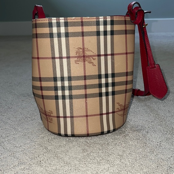 Burberry bucket bag - Picture 1 of 3